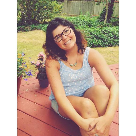 Meet your Posher, Hillary - Picture 3 of 3